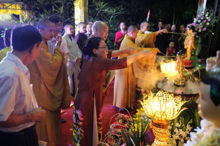 Mừng Lễ Phật Đản tại chùa Vân Gia, Phường Trung Hưng, thị xã Sơn Tây, Hà Nội
