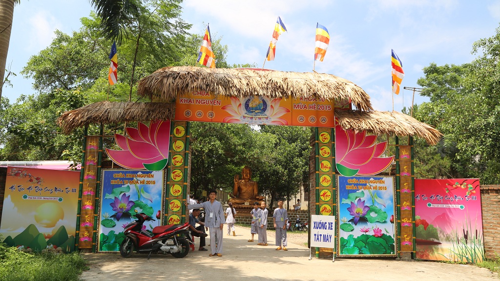 Hình ảnh khóa tu mùa hè 2015 đăng nhập vào facebook của nhà chùa