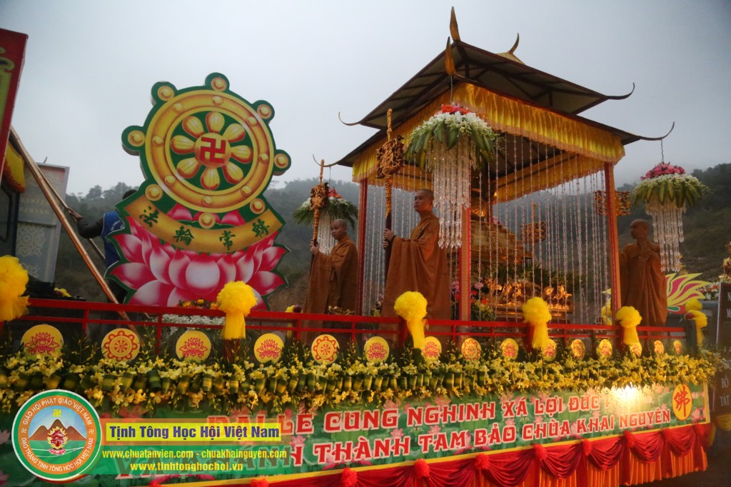 Lễ Cung Nghinh Xá Lợi Đức Phật từ Chùa Tản Viên về Chùa Khai Nguyên ngày 25 tháng 12 năm 2015