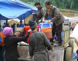 Anh-hau-can-phuc-vu-Phap-Hoi-Trung-Phong-Tam-Thoi-He-Niem-Chua-Tan-Vien-12-10-2011-P1050414.jpg