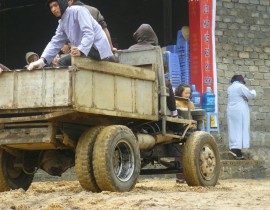 Anh-hau-can-phuc-vu-Phap-Hoi-Trung-Phong-Tam-Thoi-He-Niem-Chua-Tan-Vien-12-10-2011-P1050418.jpg