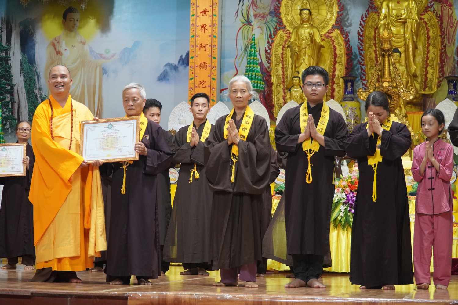 Hà Nội: Chùa Khai Nguyên tổ chức lễ ra mắt và trao giấy chứng nhận Gia đình Phật tử, và Pháp hội Địa Tạng Tháng 05