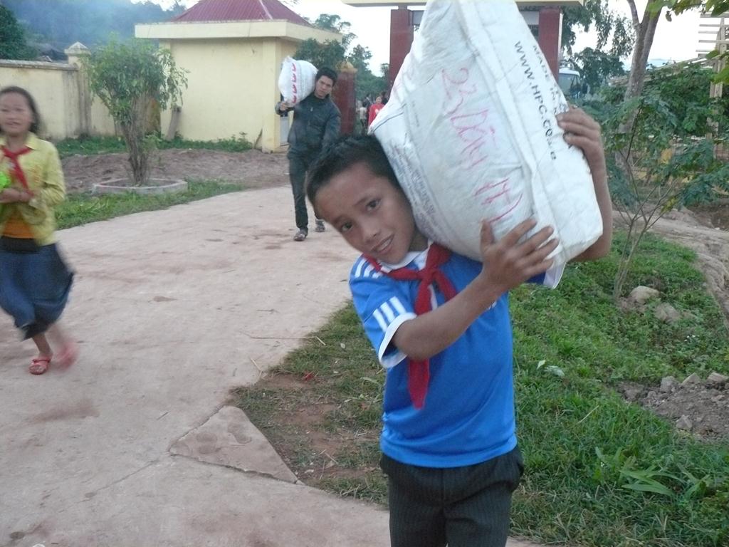 "Mang hơi ấm tới vùng cao" - Chương trình từ thiện tại các huyện miền núi tỉnh Điện Biên